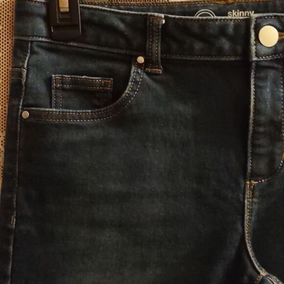 Wonder Nation Girls size 14 medium wash skinny jeans, excellent condition - Picture 2 of 4